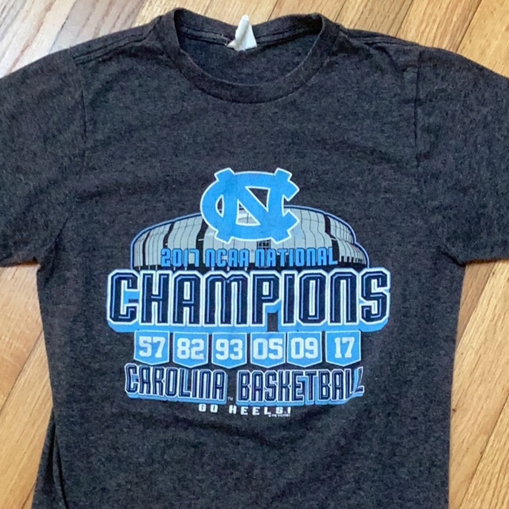 vintage UNC Tarheels basketball short sleeve t shirt unisex size small